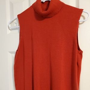 Sleveless turtle neck sweater